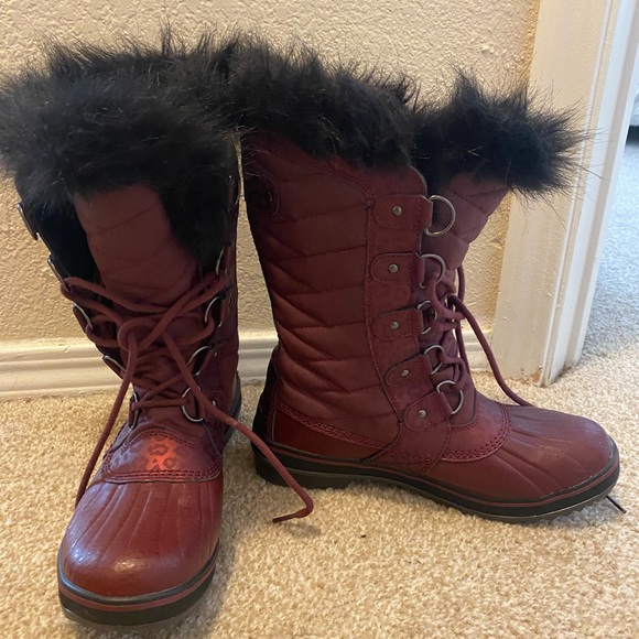 Women’s Ski Boots Burgundy Sz 8 - Picture 2 of 3